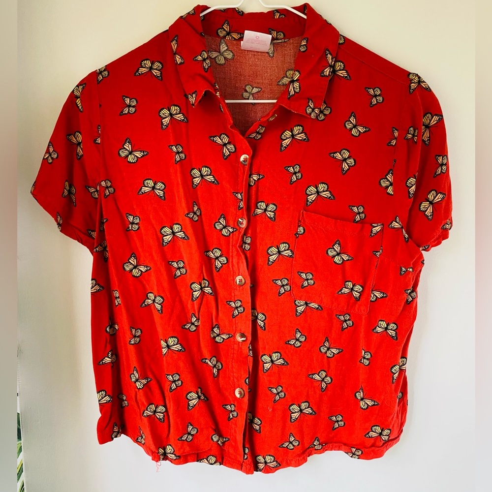 ✨No Boundaries Red Butterfly Print Buttoned Front Pocket Shirt Sleeve Shirt✨